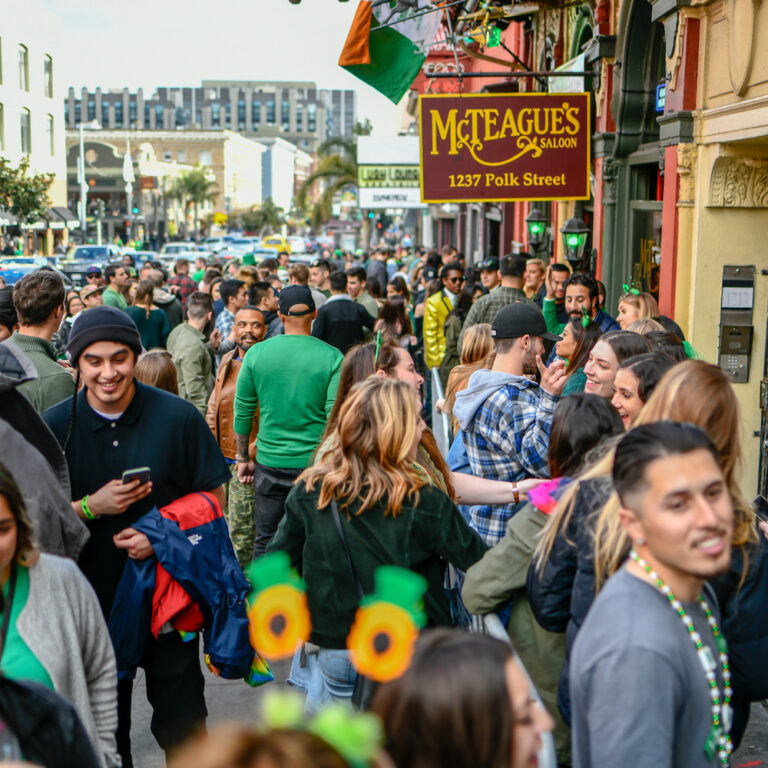 st patricks day pub crawl 4 768x768